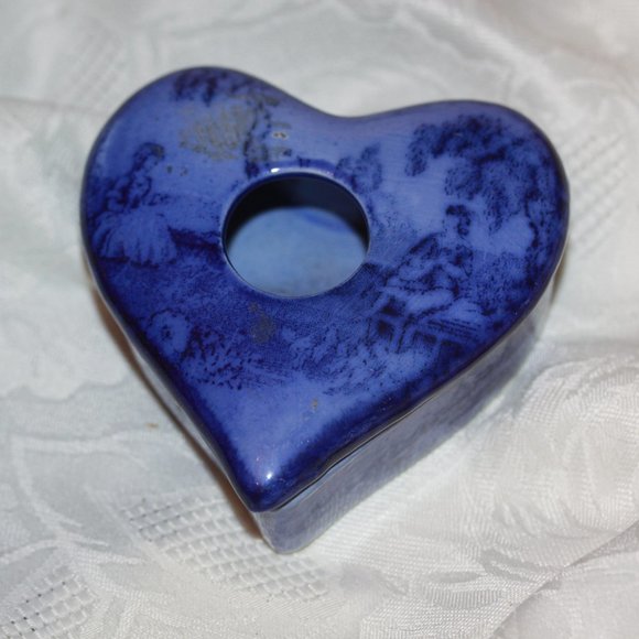 Staffordshire Flo Flow Blue English Hair Receiver Romantic HEART Shape